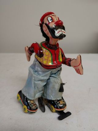 Tps Clown On Roller Skates - Tin Litho Wind Up Toy - Made In Japan 1950s