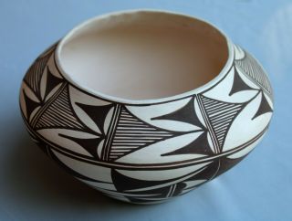Southwest Native American Acoma Pueblo Hand Coiled Traditional Jar Cir.  1970 - 80s