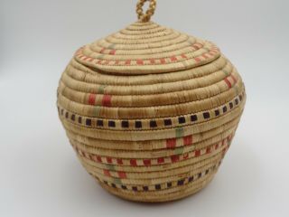 Alaska Native American Eskimo Yupik Lidded Basket. 2