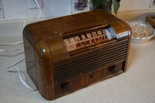 Vintage Wooden Rca Victor Tube Am Radio.  Fully Serviced.
