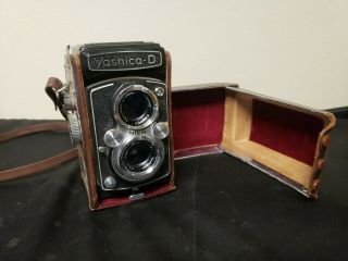 Vintage Yashica D Camera Yashikor 1:3.  5 F=80mm W/ Case