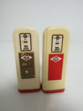Vintage D - X Gas Pump Plastic Salt And Pepper Shakers Set Sb040