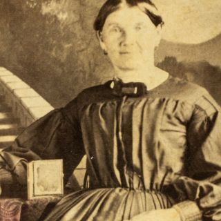 1860s Cdv,  Lady With A Daguerreotype By Bast,  Frenchtown Painted Backdrop