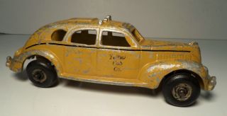 Arcade Yellow Cab Studebaker Taxi Cast Aluminum 7 1/2 "