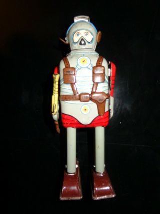 Vtg Wind Up Tin Space Man Robot Made Japan T.  N Tn Solider W/rifle Military 