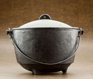 Vintage Cast Iron 3 Footed Cauldron Kettle Cowboy Bean Pot With Lid