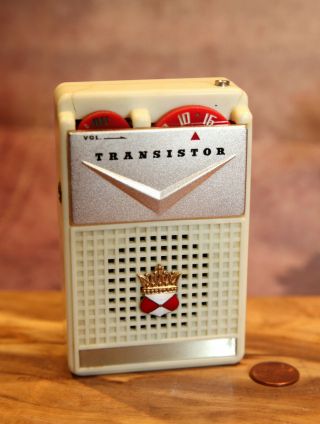 Vintage Crown Rare Small Transistor Radio,  Japan,  Pocket Radio B67 - 9 - 19 (4)