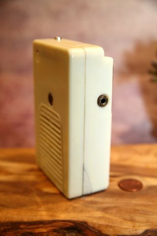 Vintage Crown RARE Small Transistor Radio,  Japan,  Pocket Radio B67 - 9 - 19 (4) 2