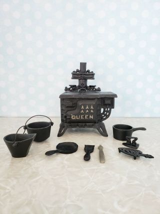 Vintage Queen Black Cast Iron Miniature Stove Set Salesman 