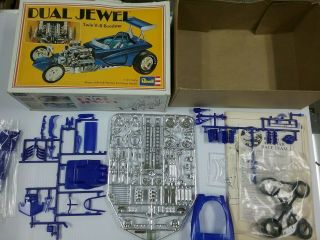 Revell 1/25 Dual Jewel Twin V - 8 Roadster Vintage 1974 Issue Complete H - 1329 1