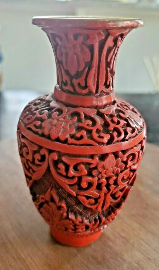 Vintage Petit Chinese Cinnabar Lacquer Vase