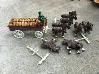 Cast Iron Horse Drawn Beer Wagon Dog 2 Drivers 8 Clydesdales 32 Barrels Broken