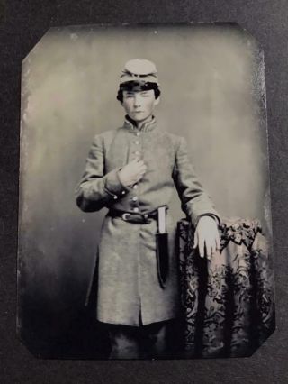 Sixth - Plate Civil War Very Young Soldier Tintype C2332rp