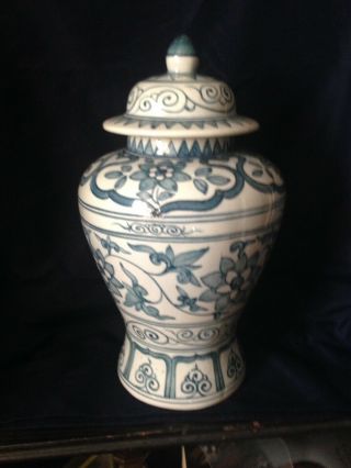 Vintage Blue White Lidded Ginger Jar With Flowery Design