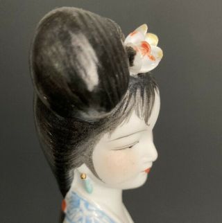 Fine Vintage Handpainted Japanese White Porcelain Geisha Holding A Cat & Flowers
