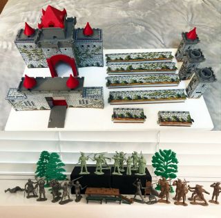 Vintage Marx Tin Litho Robin Hood Castle Playset With 25 Figures