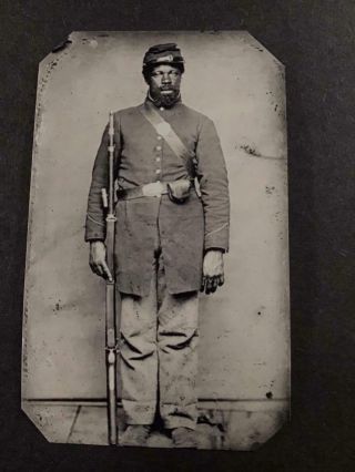 Sixth - Plate Civil War African Americans Soldier Tintype C2477rp
