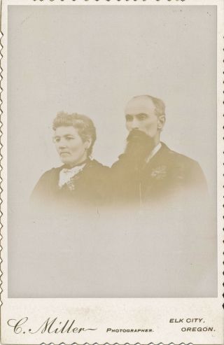 1880 - 1889 Interesting Couple From Elk City,  Oregon Cabinet Card Photograph