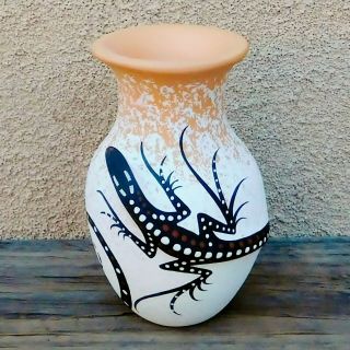 Native American Pueblo Pottery - Zuni Handmade Raised Lizard Vase - L.  Cellicion