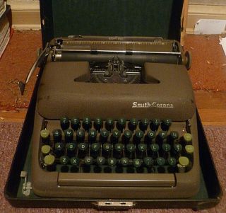 1949 Vintage Smith Corona Sterling Portable Typewriter Green Keys W/case