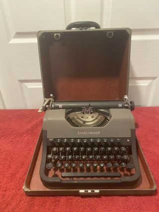Vintage 1950’s Underwood Leader Portable Typewriter W/hard Case - Typewriter