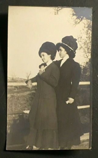 Vintage Snapshot Photo Affectionate Women With Big Hats C 1908 Edwardian Fashion