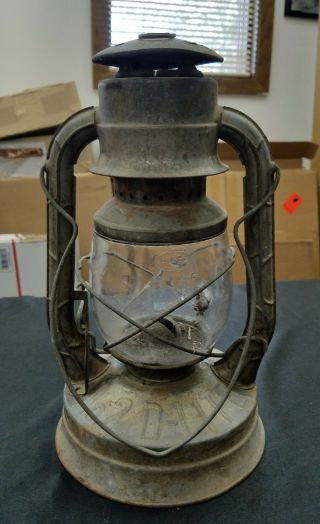 Vintage Dietz No 2 D - Lite Oil Lamp Lantern Barn Glass Kerosene