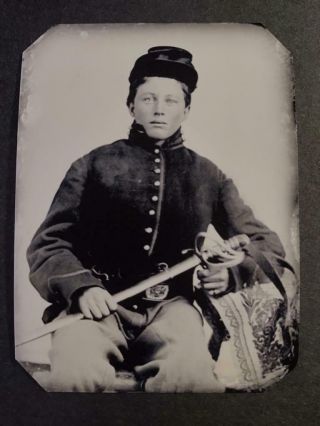 Sixth - Plate Civil War Very Young Soldier Soldier Tintype C2406rp