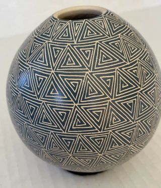 Detailed Mata Ortiz Pot By Leonel Lopez Jr,  4 3/4 " Tall,  Ring
