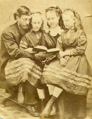 X208 Vtg Photo Three Girls With Father Reading Book C Early 1900 