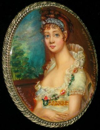 " Empress Elizabeth Alexeievna " Russian Hand Painted Fedoskino Mop Brooch