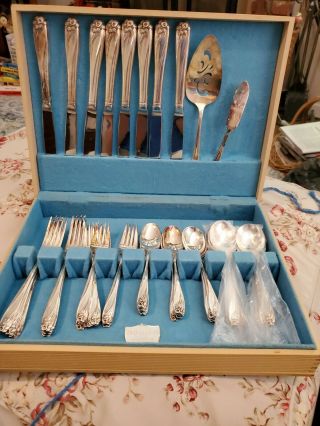 Vintage 51 Piece Rogers Brothers Flatware Set Daffodil.