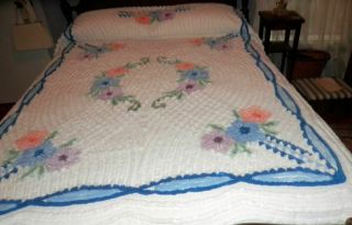 Vtg.  Frosty White Country Floral Plush Chenille Bed Spread Full Size 90 " X 103 "