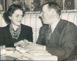 1940 Press Photo Actress Lillian Roth With Eugene Weiner 1940s