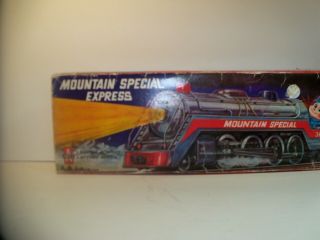 VINTAGE TIN TRAIN MOUNTAIN EXPRESS 3671 MADE IN JAPAN BATTERY OPERATED 2