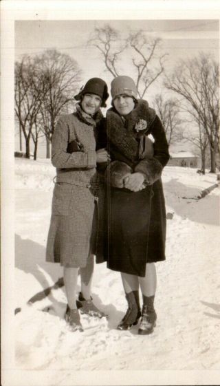 Vintage Photo,  Sexy Flapper Girls Embracing,  Fashion,  Lesbian Int.  C1920s Pb28