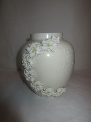 Vintage Dorothy Okumoto Porcelain Hawaii Plumeria Vase - 6 - 3/4 " -