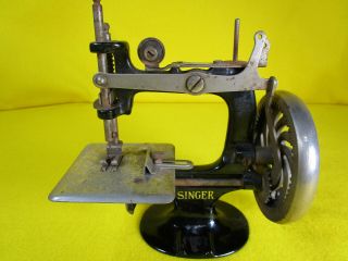 Vintage SINGER Model 20 