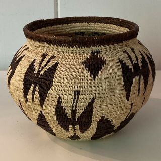 Lovely Vintage Wounaan Embera Panama Rain Forest 5.  25 X 4.  5 " Hand Woven Basket