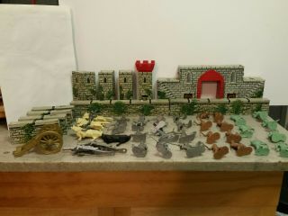 Vintage Marx Toys Tin Medieval Knights Castle & Figures Parts Only.