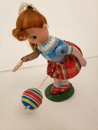 Vintage 50s Mechanical Suzy Bouncing Ball Tin Wind - Up Toy Girl With Rubberhead