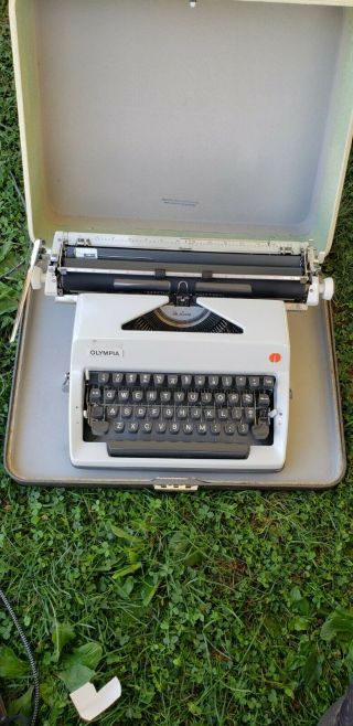 Vintage Olympia Deluxe Portable Typewriter With The Case - Great.