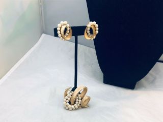Vtg.  Crown Trifari Demi Faux Pearl & Gold Tone Swirled Brooch/earrings
