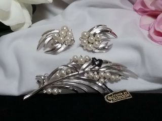 Vintage Estate Silver Crown Trifari Slim Pearl Leaf Brooch Pin Clip Earrings Nwt