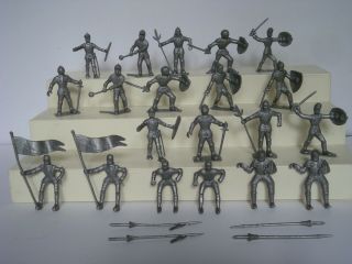 Marx Robin Hood Play Set / Complete Matched Set Of 20 Knights W/ 4 Lances