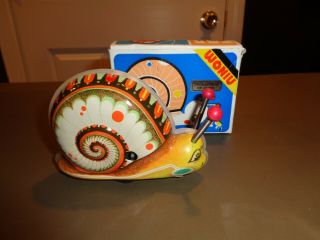 Vintage Woniu Snail Wind - Up Mechanical Toy Litho Tin Metal Fatiao Wanju Woniu