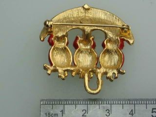CHARMING VINTAGE SIGNED BUTLER AND WILSON RED/WHITE ENAMEL OWL & UMBRELLA BROOCH 3