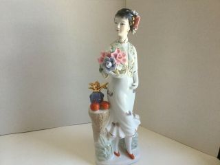 Vtg Japanese Asian Lady Porcelain Figurine Statue Doll Gold Accents