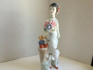 VTG Japanese Asian Lady porcelain figurine statue doll gold accents 2