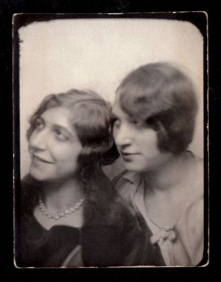 Smoky Sexy Sultry Eyes Flapper Women Private Lesbian 1920s Photobooth Photo